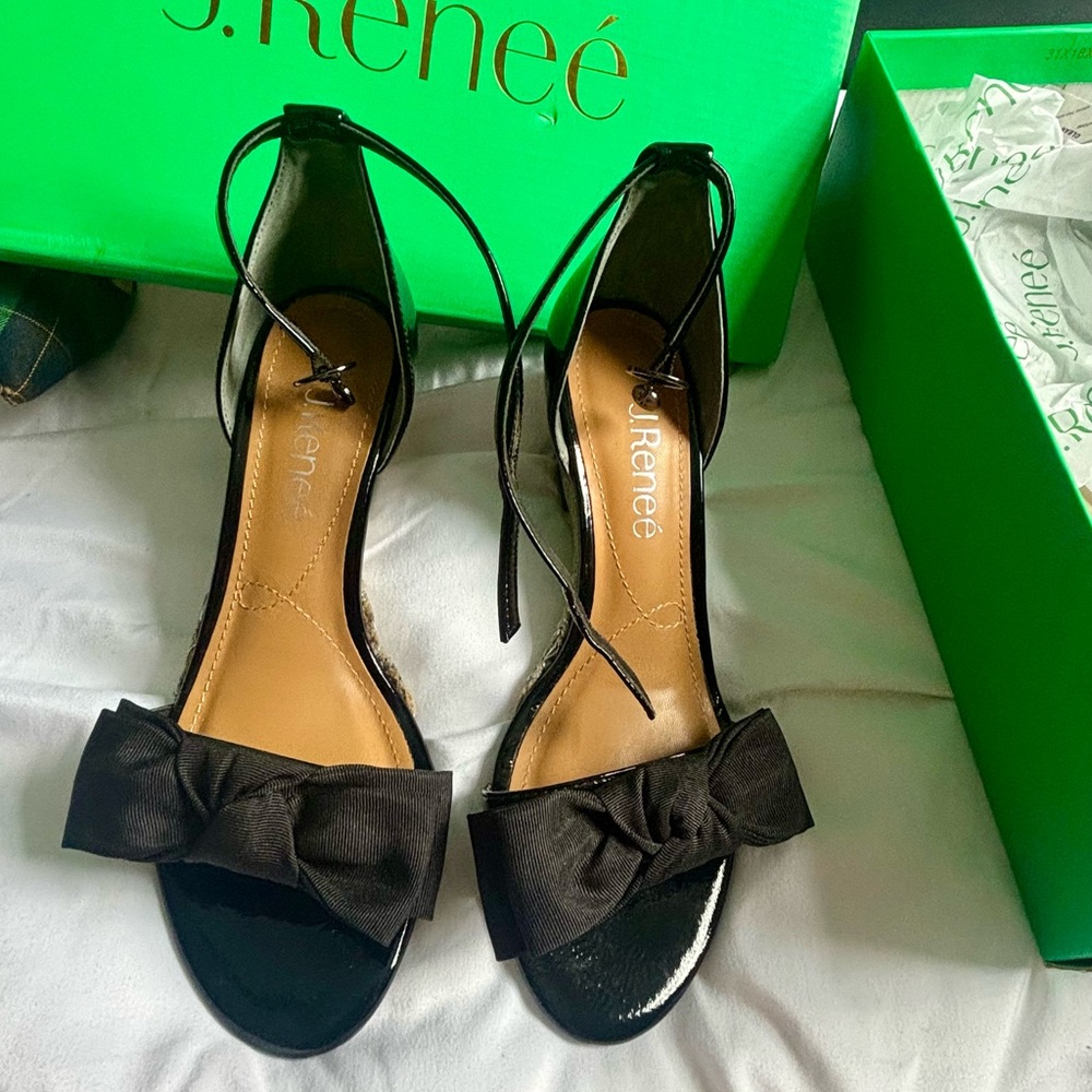 J.Renee Black Bow Sandals size 6.5 never worn beautiful wedge with bows